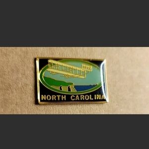 North Carolina Wright Brothers TRAVEL PIN (p76‎